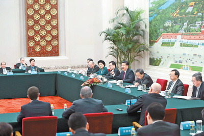習(xí)近平會(huì)見(jiàn)清華大學(xué)經(jīng)濟(jì)管理學(xué)院顧問(wèn)委員會(huì)海外委員和中方企業(yè)家